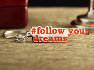 Брелок "Follow your dreams"