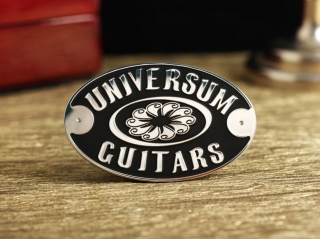 Шильд "Universum Guitars"